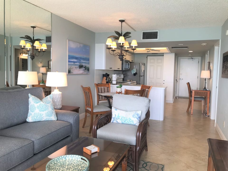 OPEN CONCEPT LIVING AREA -TILED FLOORS THROUGHOUT UNIT