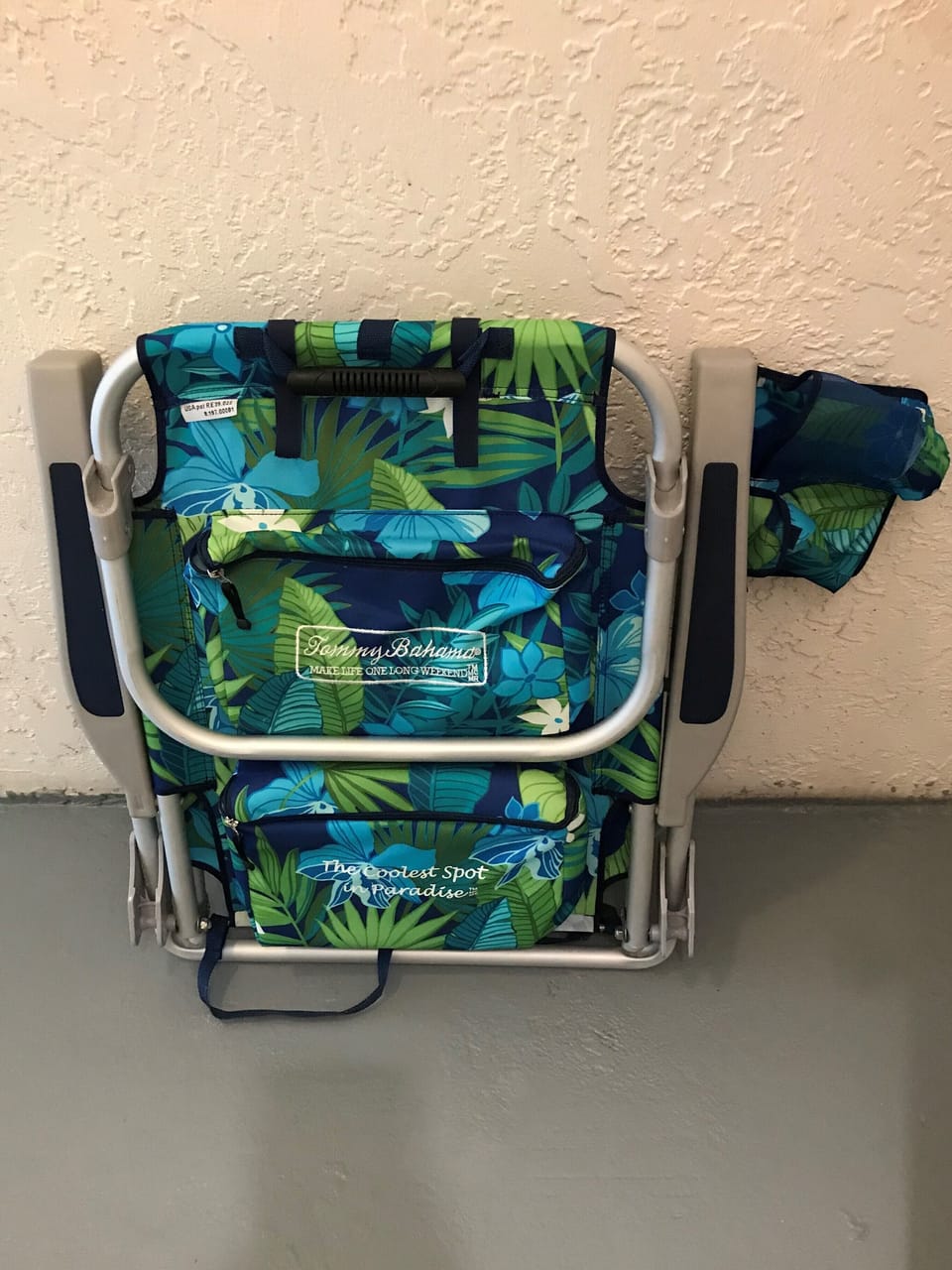 TOMMY BAHAMA CHAIRS - EASY to CARRY BACKPACK STRAPS with DRINK & CUP HOLDER 
