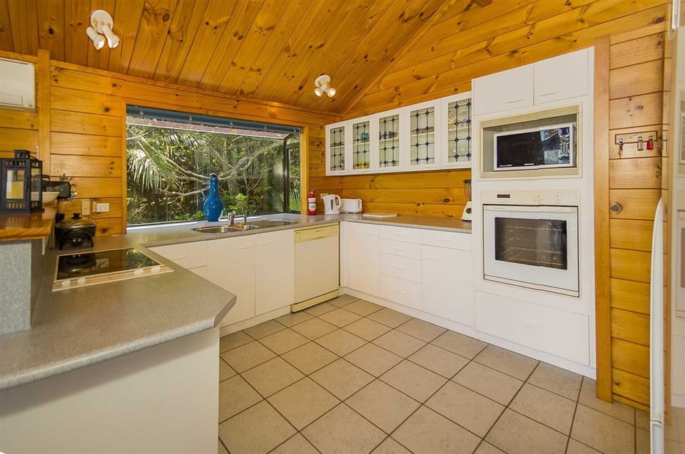 Large Kitchen Upstairs 👨‍🍳 