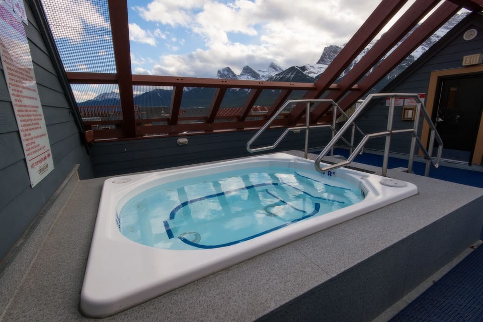 Rooftop hot tub with panoramic Rocky Mountain View.