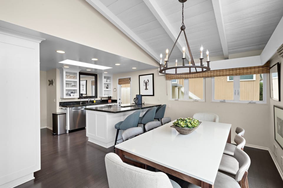 Kitchen & Dining
