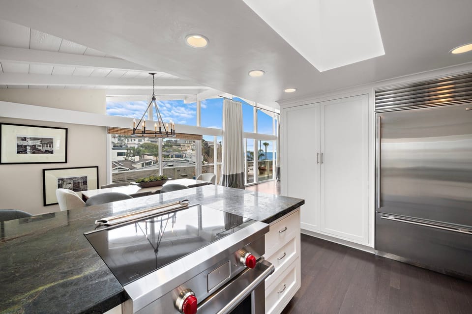 Kitchen & Dining