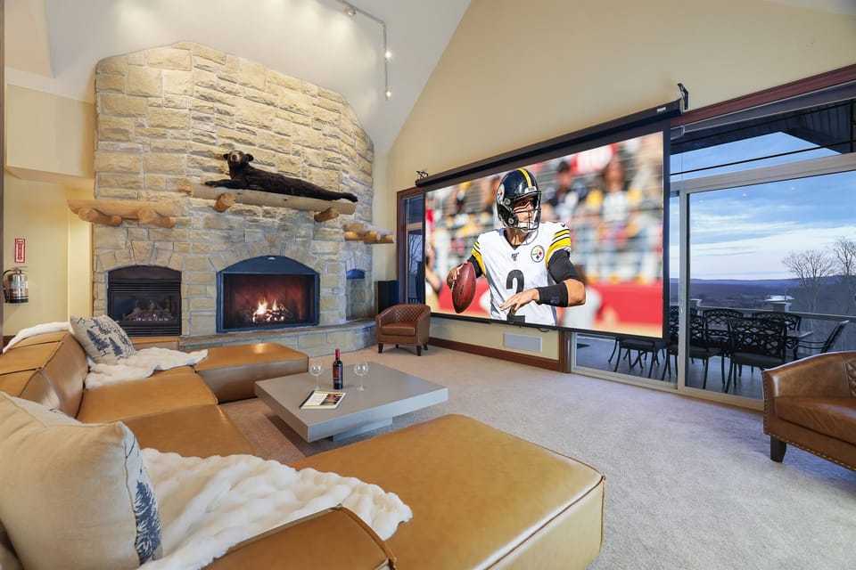 Great Room - 16' Theater, Surround Sound, Club Lights & Aurora Shadow Theater