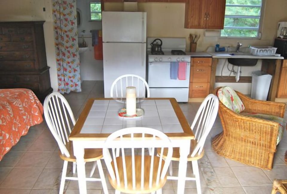Complete kitchen facilities