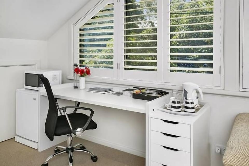 Desk, tea/coffee, fridge, microwave oven