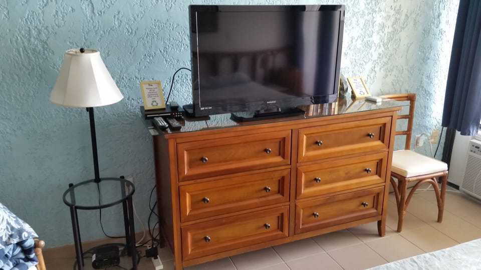 Dresser with plenty of drawer space
