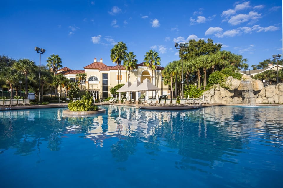 Lakes/Fountains pool and recreation 