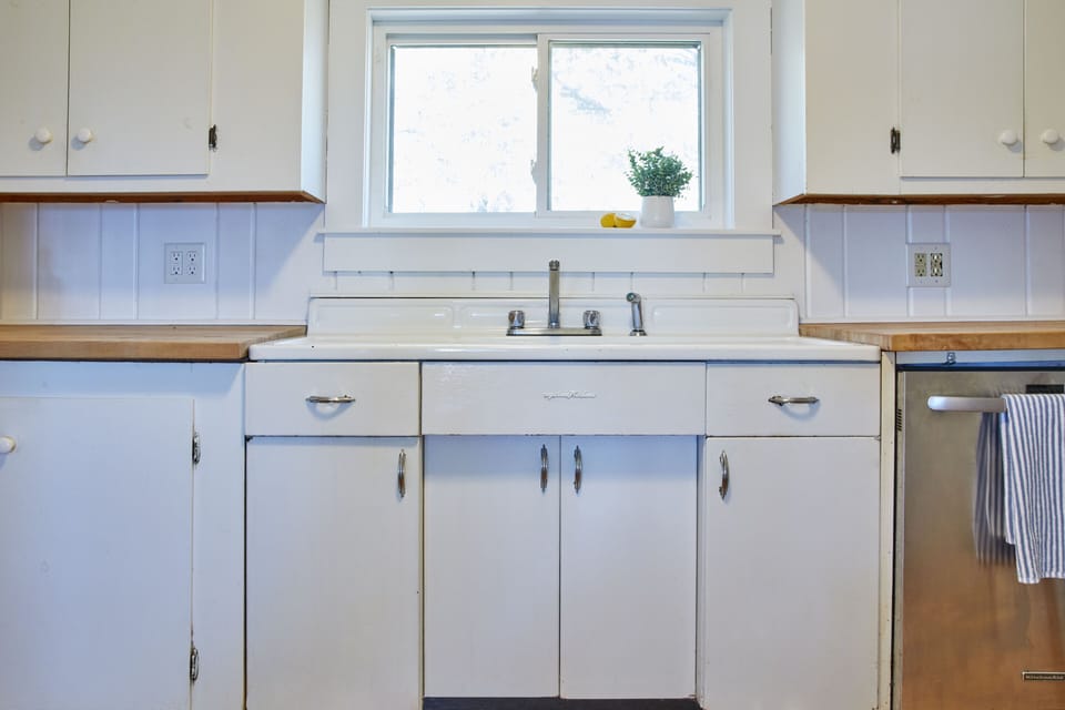 Original, 1950s Youngstown Kitchen sink and cabinets