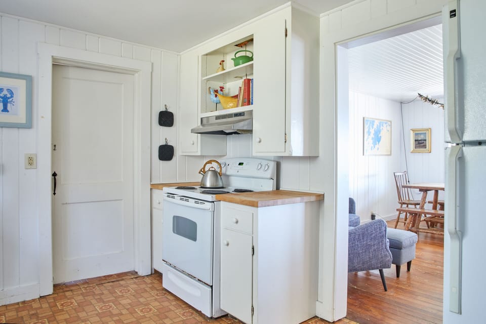 Full kitchen right off the living and dining area