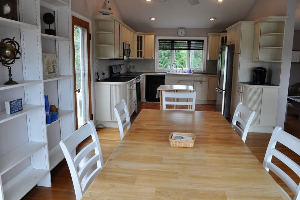 Dining area looking into kitchen
