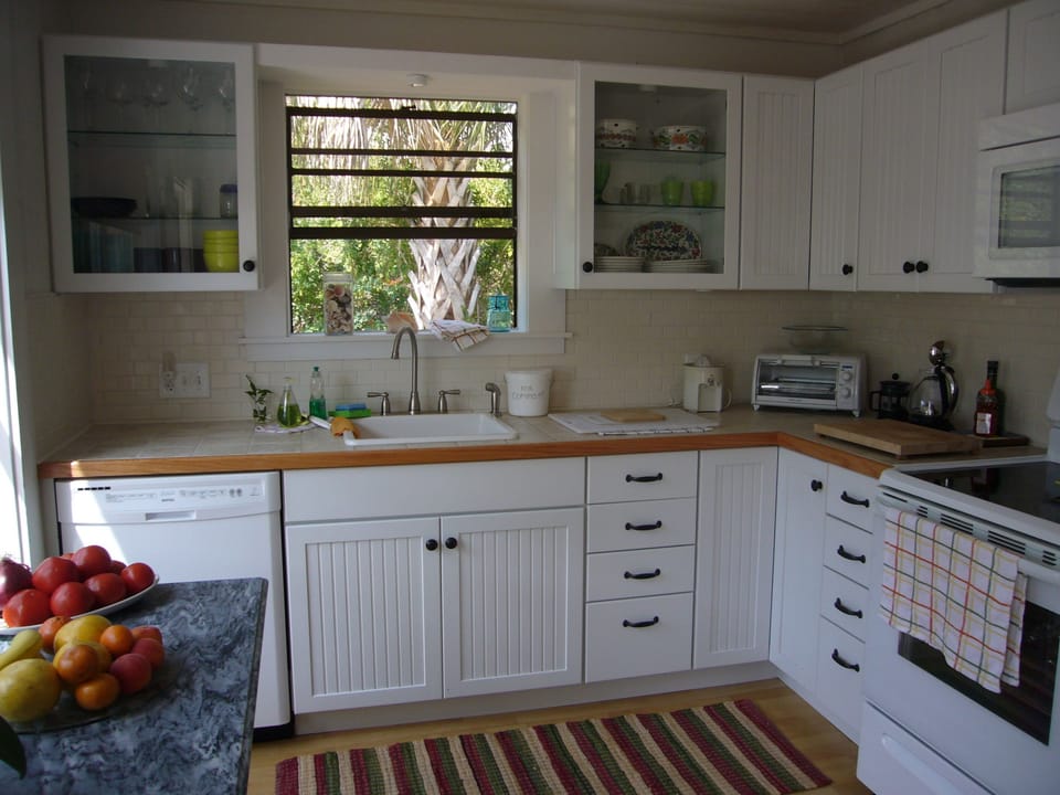 fully equipped kitchen