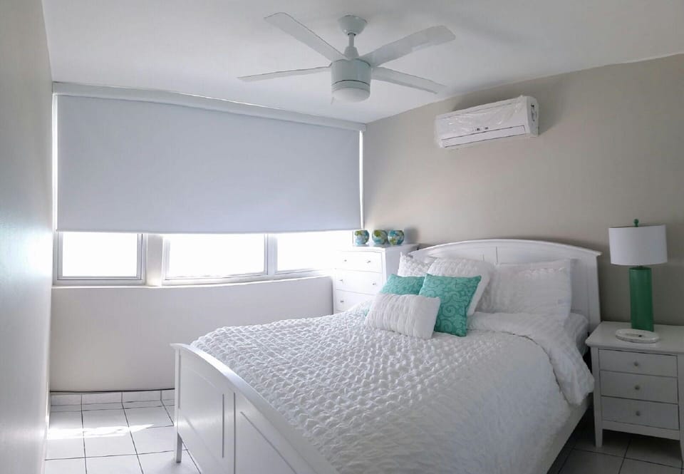 First bedroom with queen size bed