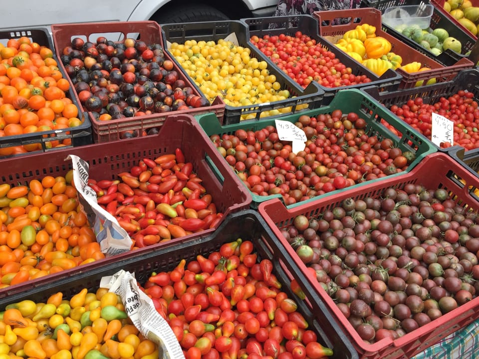 Market. Fresh & local products.