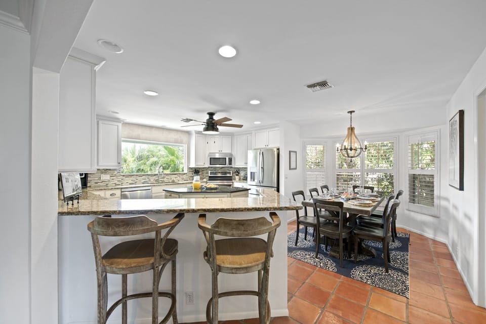 Sirenia Beach House - Dining Area for 10 