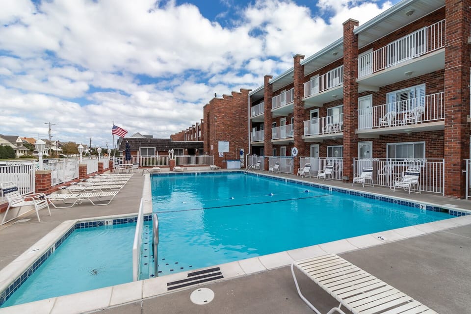 Shallow kid-friendly area in the pool