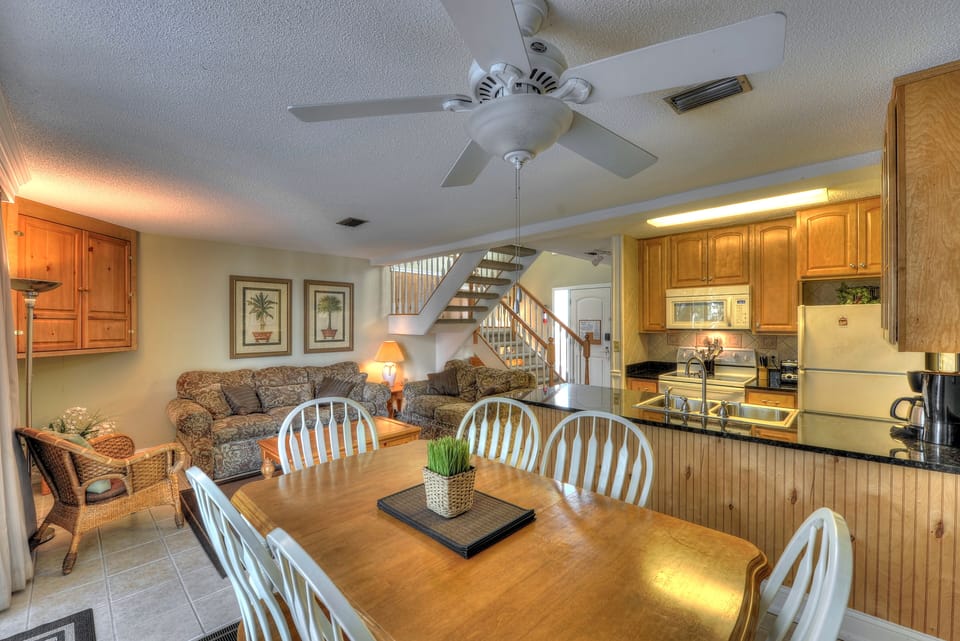 Dining & den areas