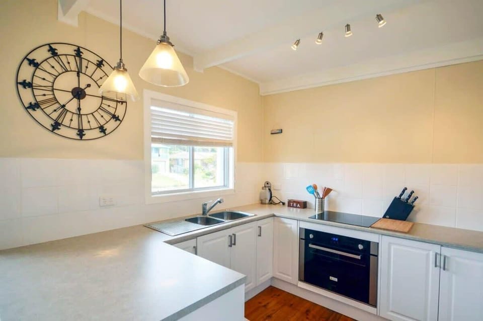 Kitchen with electric cooking & dishwasher