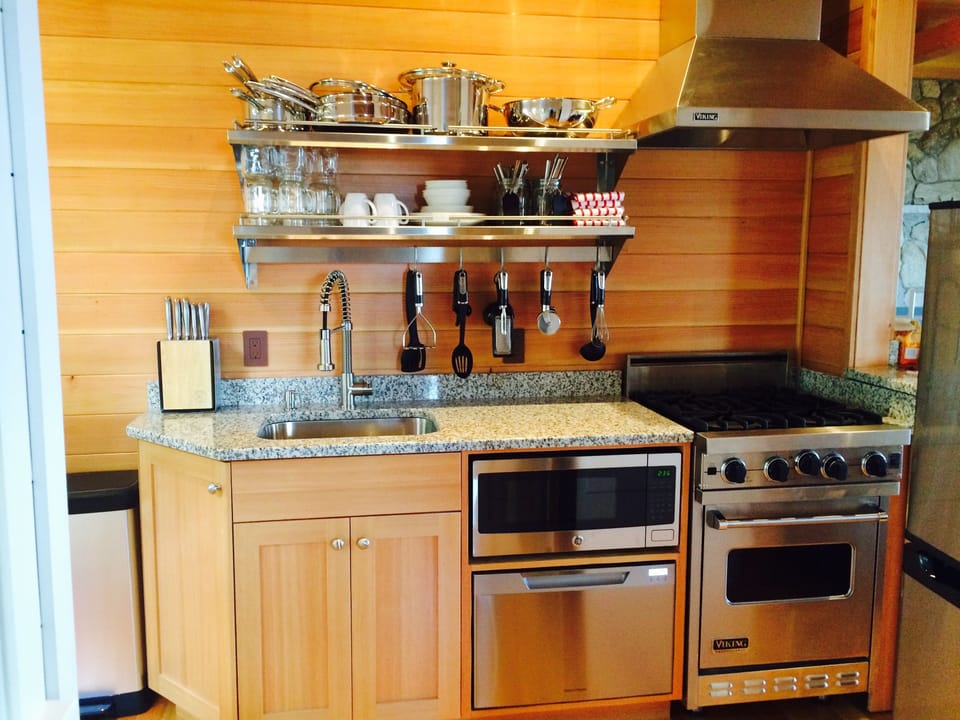 Brand new kitchen with granite counter-topcs and stainless appliances.