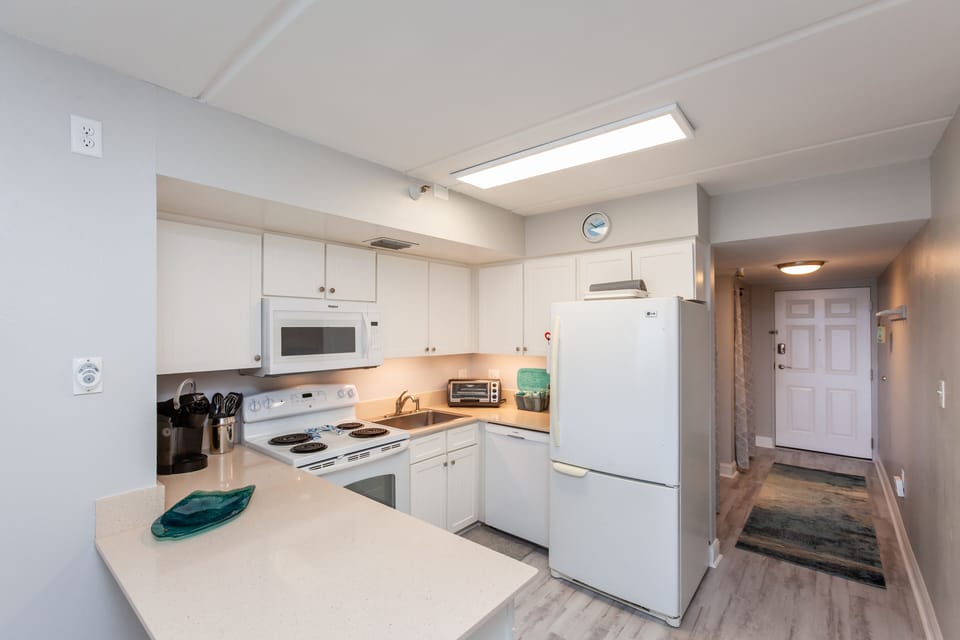 Fully-equipped kitchen with everything!