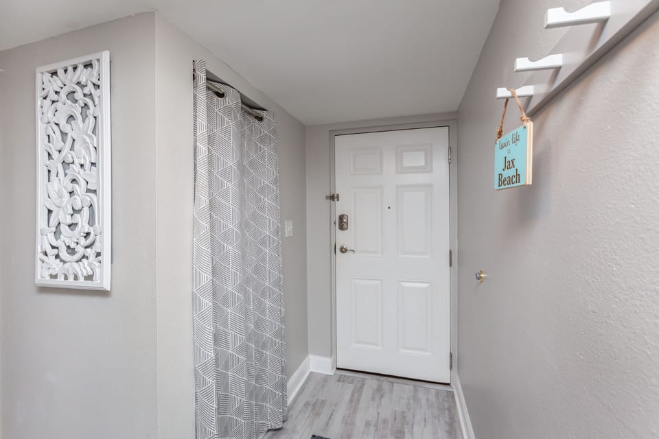 Entry to condo 401.