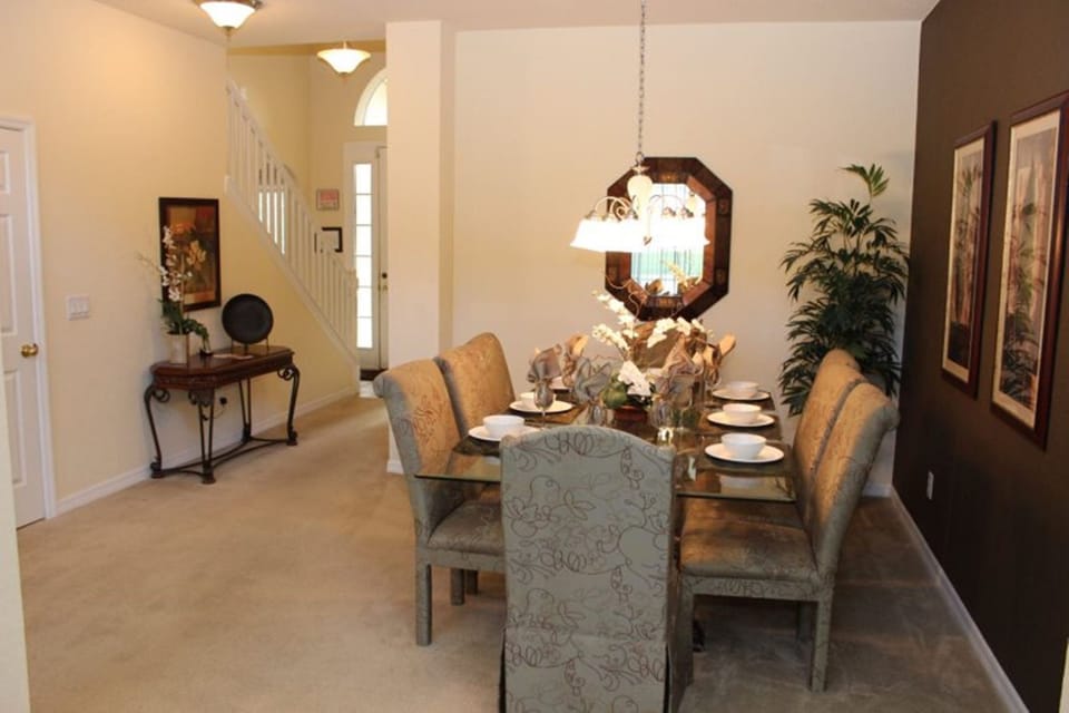 lots of dining space