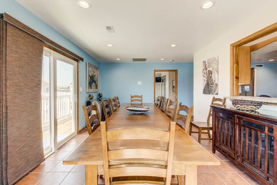 Mid-Level Dining Room with Table (seats 10-12)