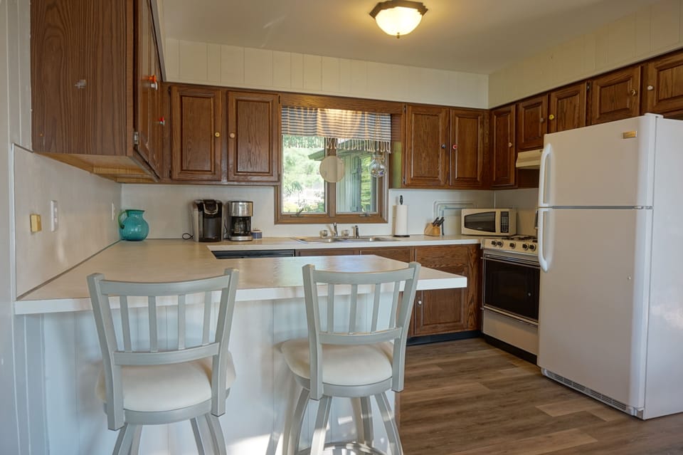 Fully equipped kitchen.