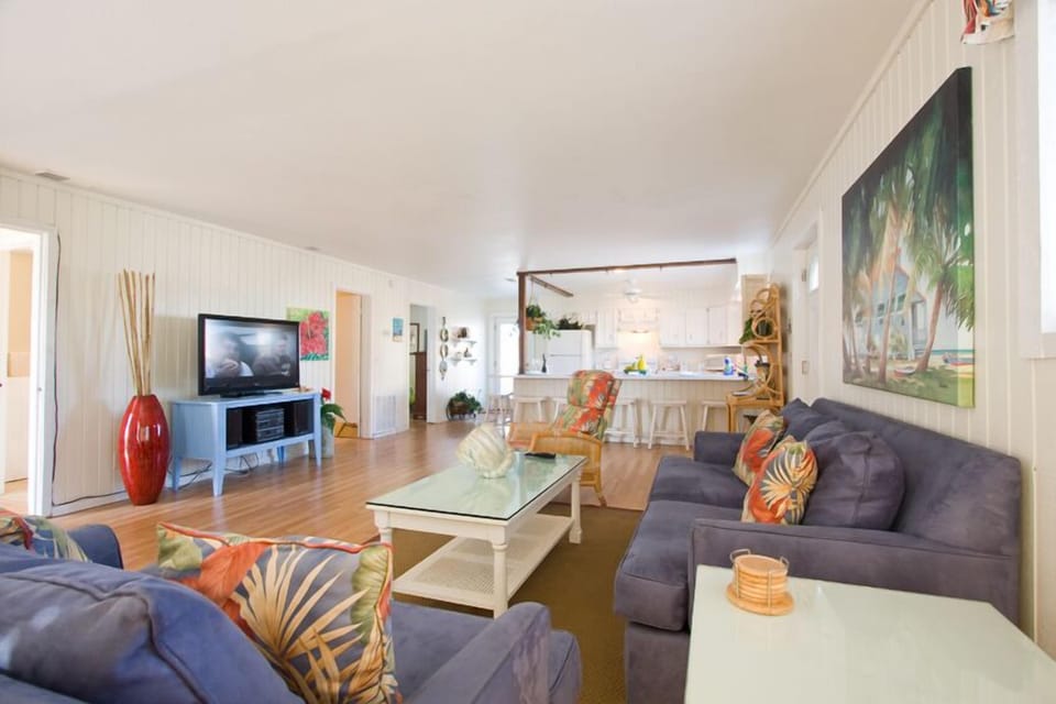 Beautiful Family Living Area with 52