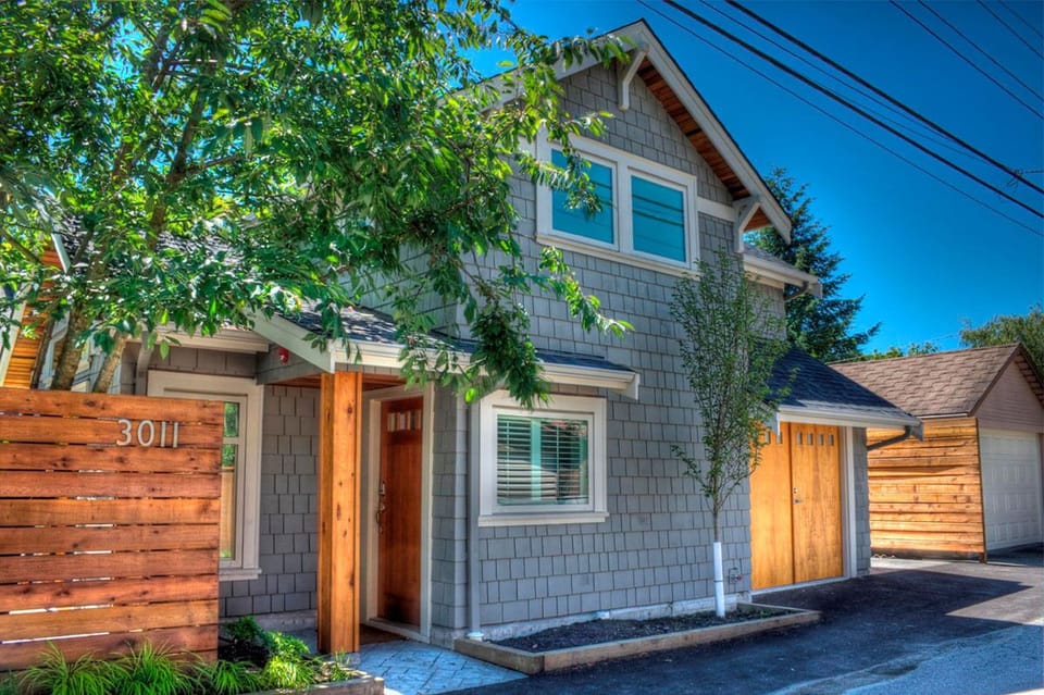 New Coach House located on rear of property (completed 2011)