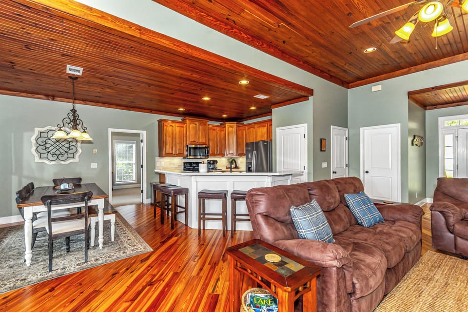 Seating for 12 in the kitchen/dining area