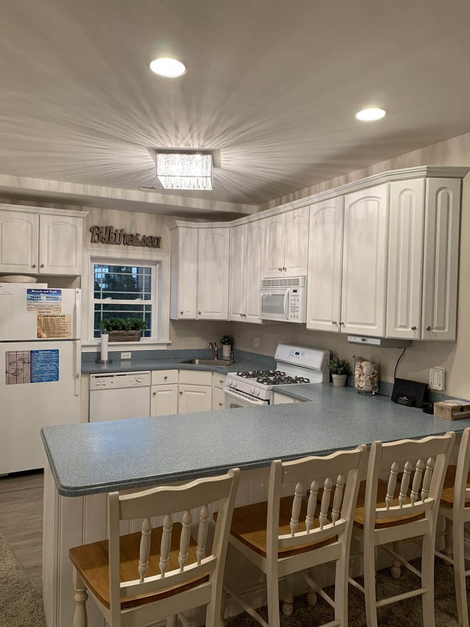 Kitchen area , fully equipped