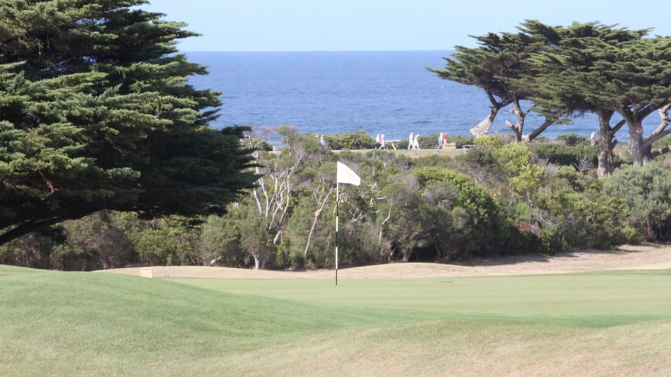Flinders Golf Club - 10 mins drive