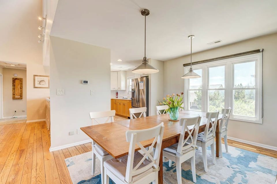 Top-Level Dining Room with Table (seats 8)