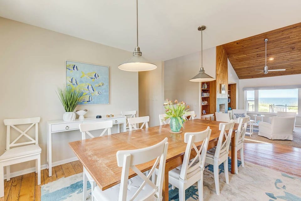 Top-Level Dining Room with Table (seats 8)