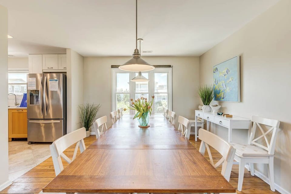 Top-Level Dining Room with Table (seats 8)