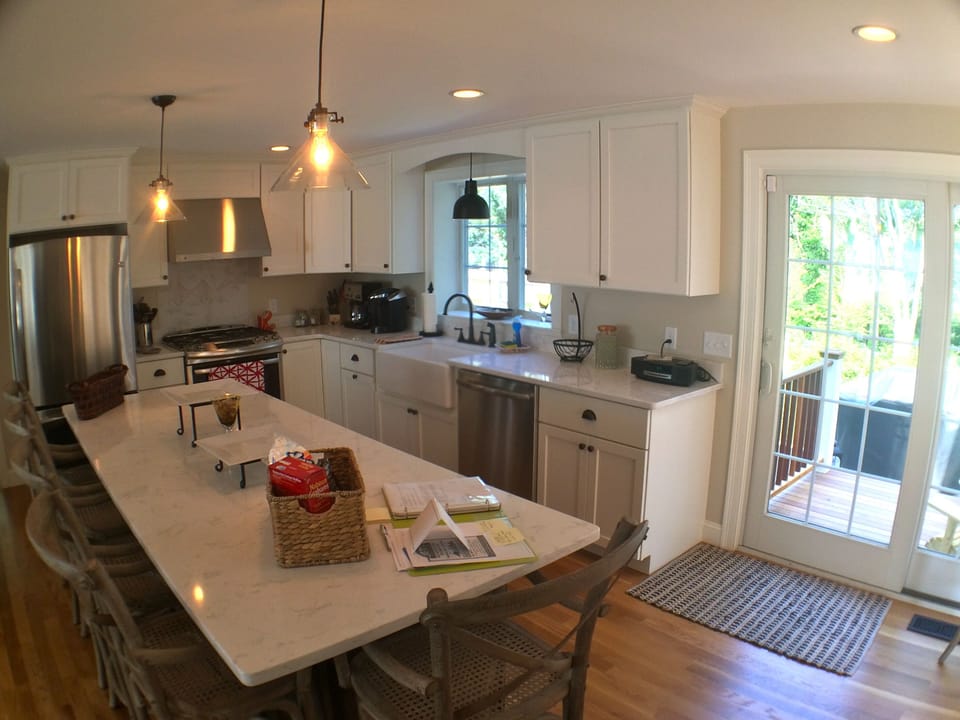Kitchen island w seating for 6, Keurig coffee & tea, regular coffee machine 