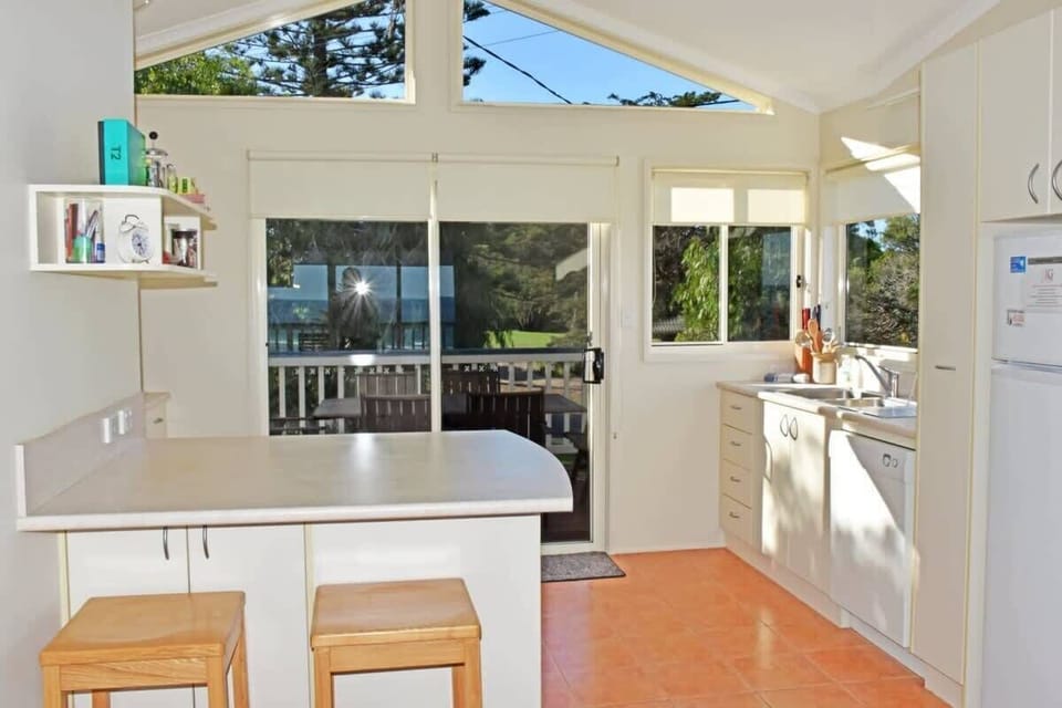 Fully equipped kitchen with dishwasher & electric cooking