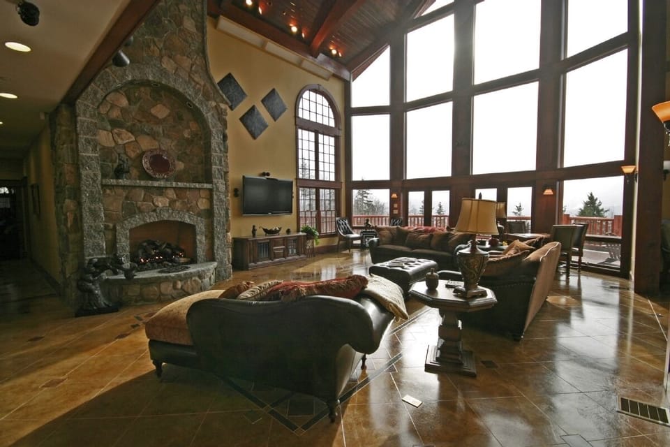 SkiEsta Magnificent Great Room & Masonry Fireplace