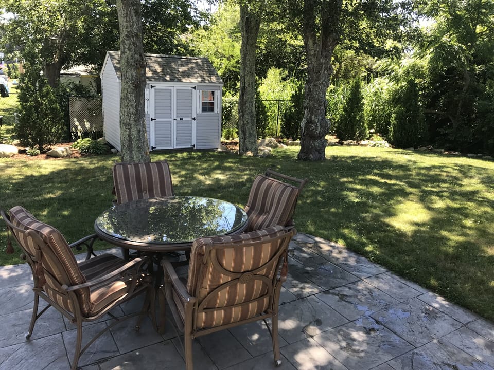 Patio w bbq grill

