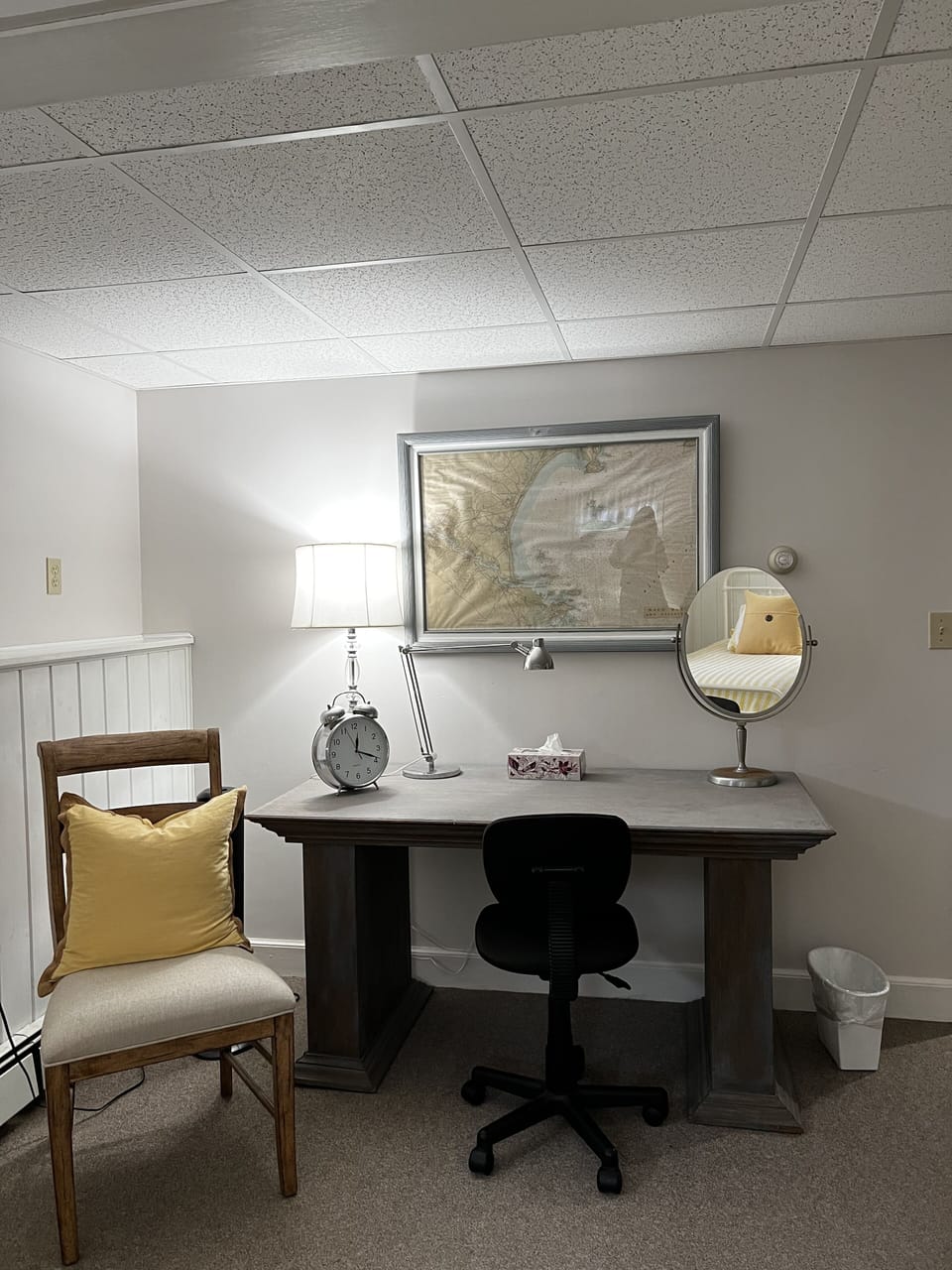 Lower Level 2 Twin Bedroom with Desk Area (Bedroom 1)