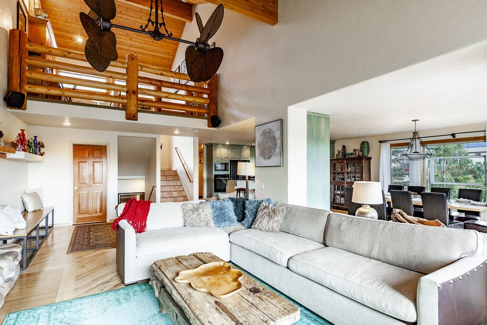 Main living area with fireplace - panoramic mountain views