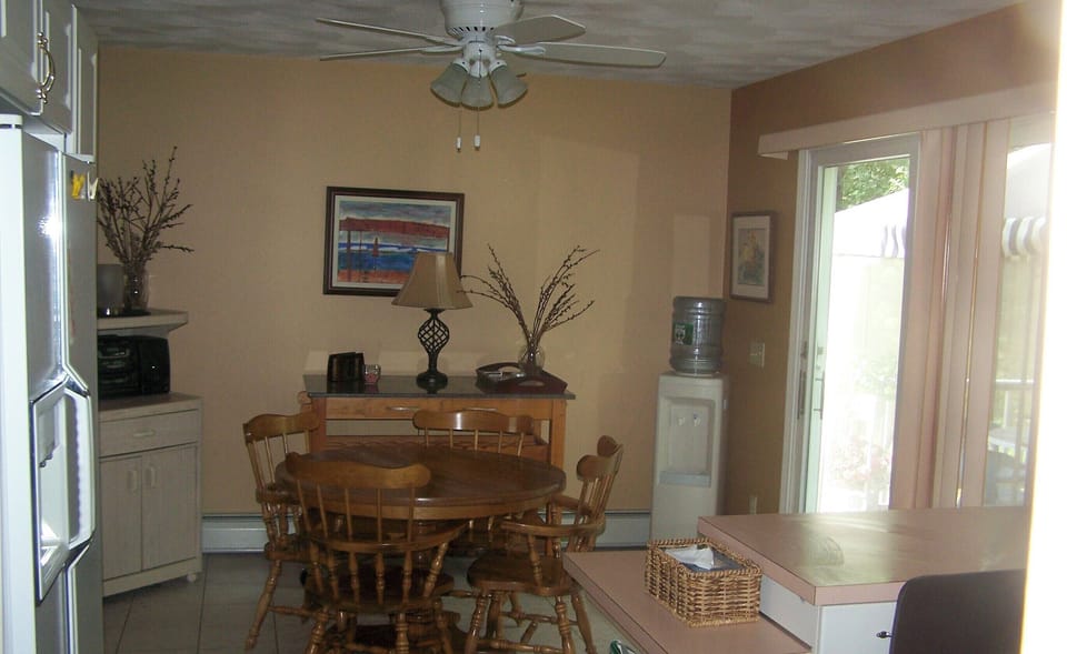 Kitchen/dining area with sliding door to screened in deck