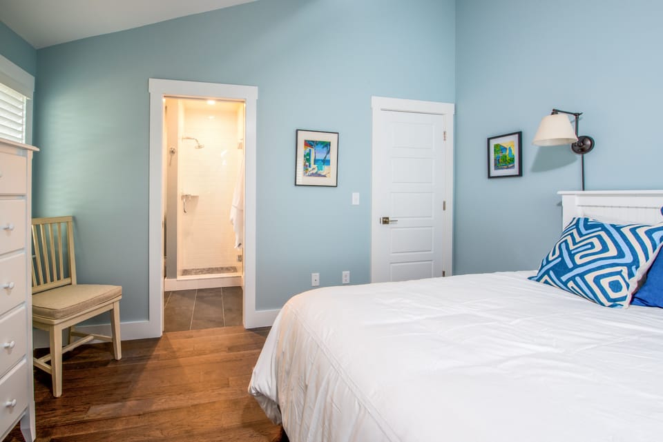 Access to the en suite bathroom.