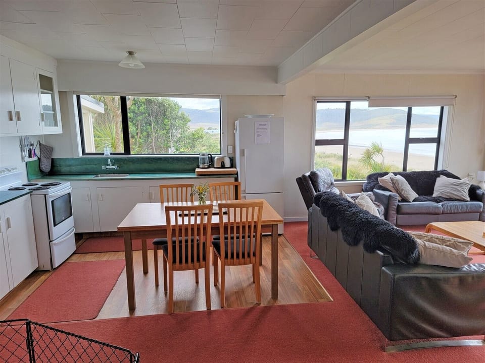 Dining/Kitchen area