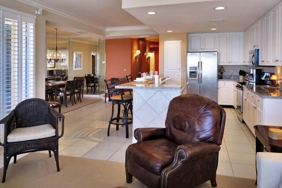  Large open concept living areas.