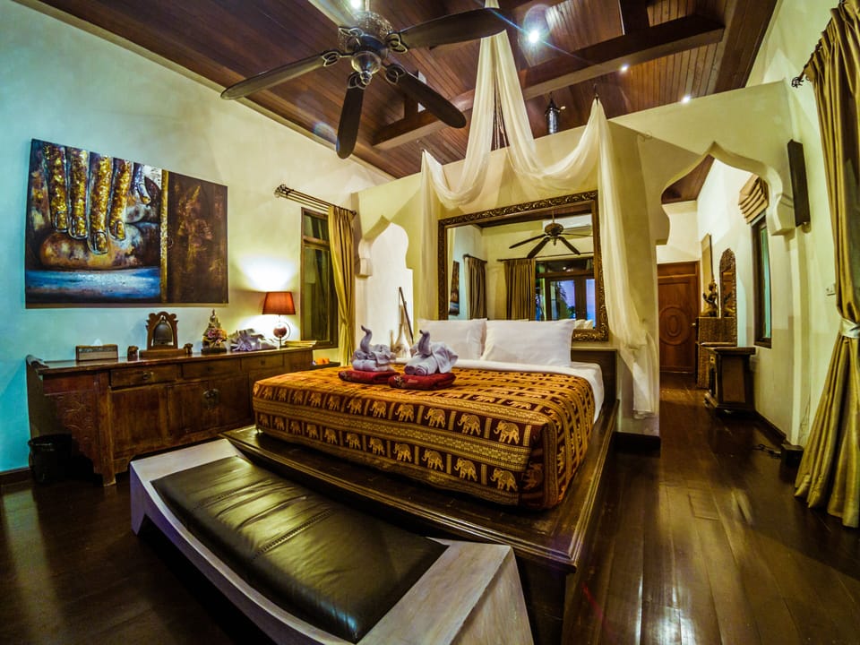Master Bedroom King bed with huge En Suite Bathroom