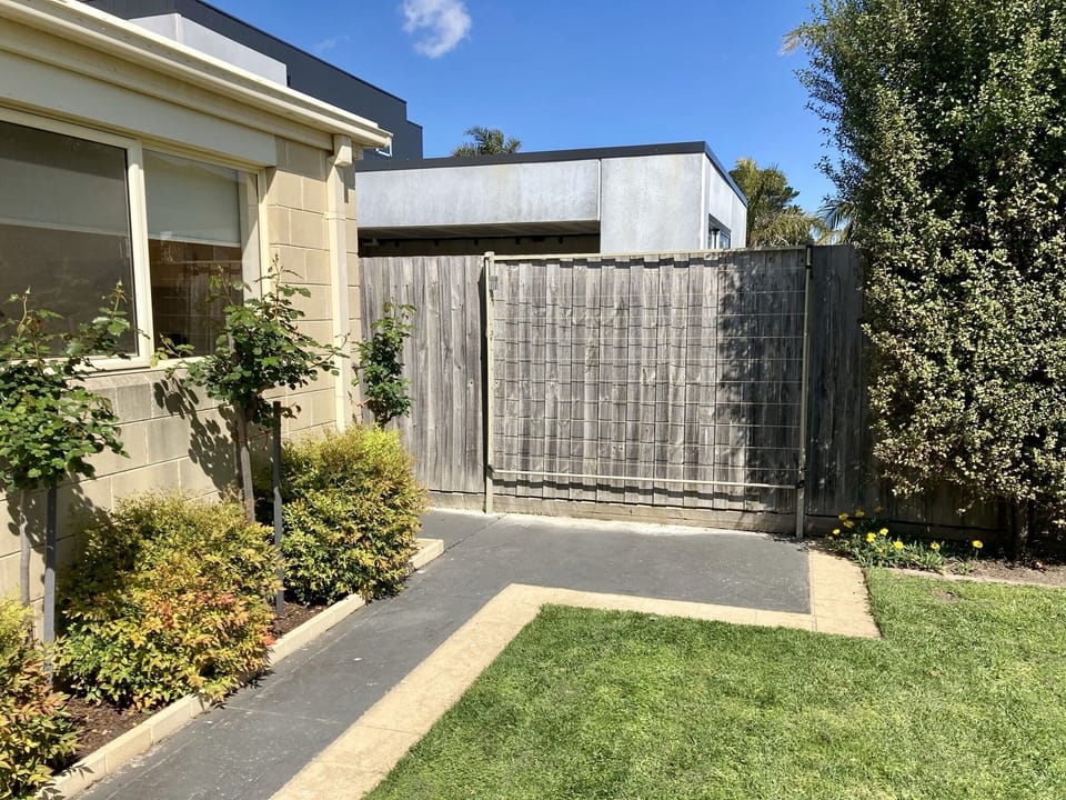 Courtyard area, clothes line
