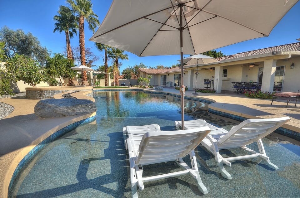 Pool with tanning ledge