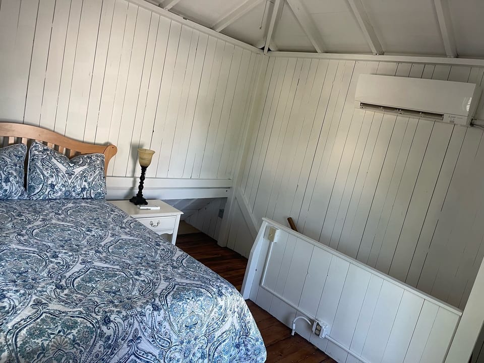 Third floor full bed