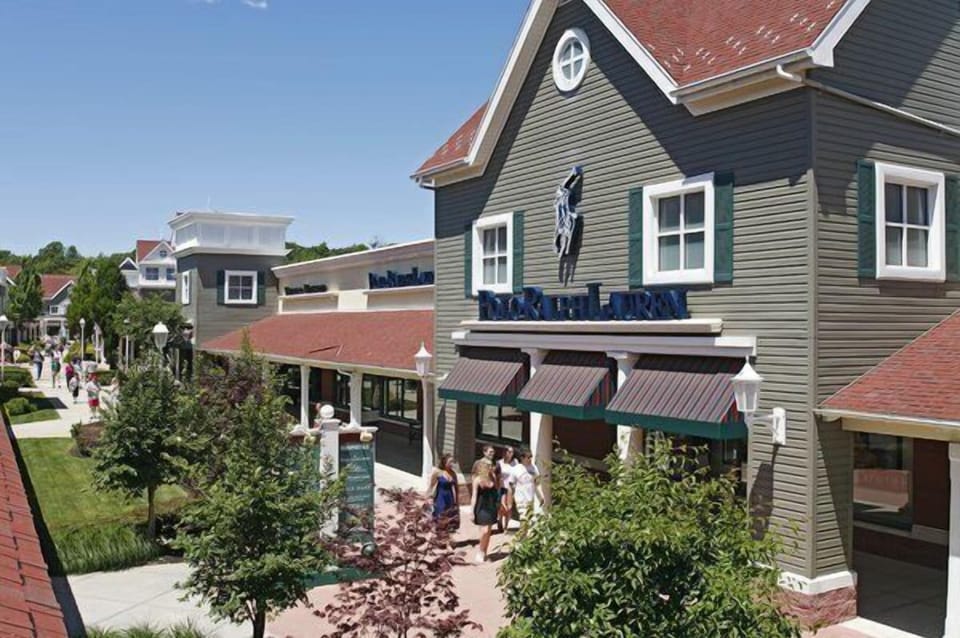CLINTON CROSSING WITH 70 PREMIUM OUTLET STORES